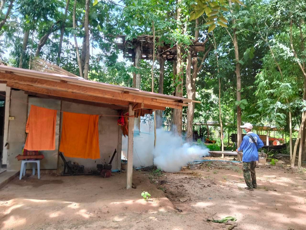 โรงพยาบาลส่งเสริมสุขภาพตำบลโนนแดง ลงพื้นที่ดำเนินการควบคุมและป้องกัน โรคไข้เลือดออก
